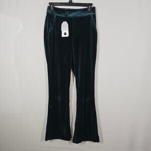 Universal Standard Scarab Green Velvet Stretch Flared Pants 00